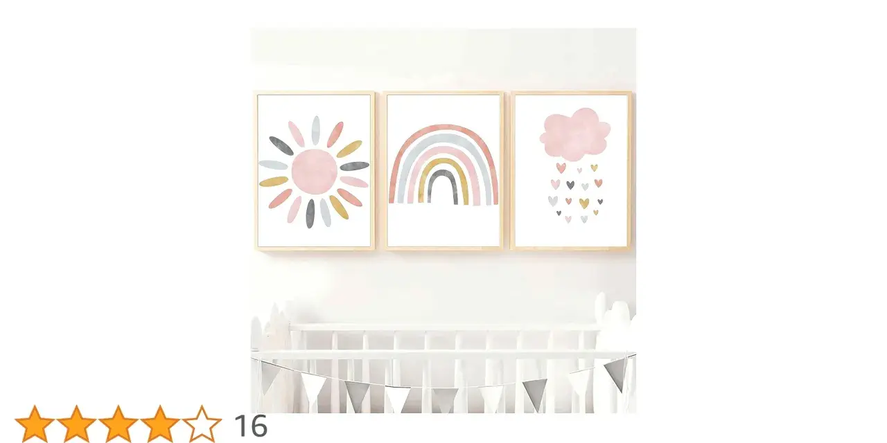 Tres lienzos infantiles con un sol, un arcoíris y una nube con corazones.